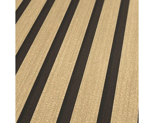 Detail akustických panelov s drevenou štruktúrou a pruhmi