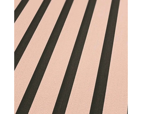 Tapeta s pruhovaným vzorom