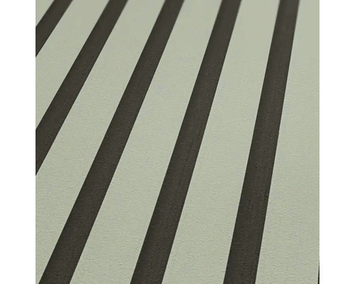 Tapeta s pruhovaným vzorom