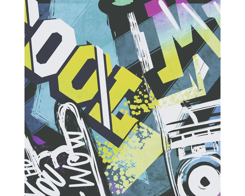 Abstraktný graffiti dizajn s geometrickými tvarmi a nápismi.