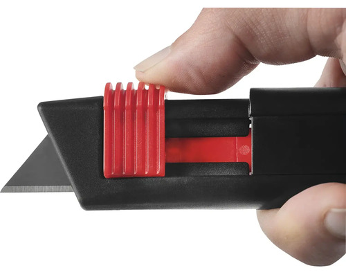 Použitie jednoručného kobercového noža