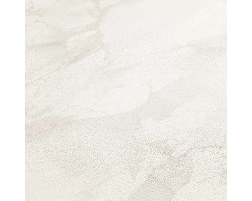 Detail svetlej vinylovej podlahy s mramorovým vzhľadom