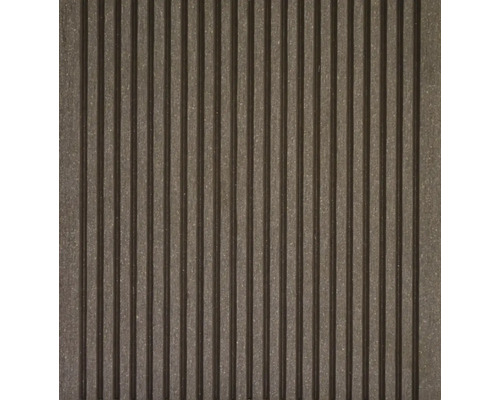 Terasa doska z ryhovaného materiálu