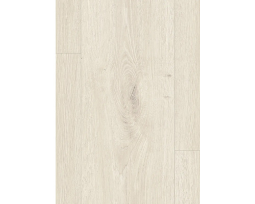 Pohľad na svetlú laminátovú podlahu