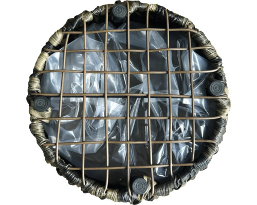 Okrúhly osadzovací kôš s drôteným pletivom a fóliou na rastliny