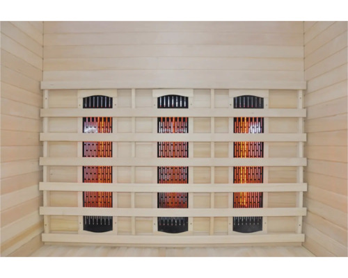 Vnútorný pohľad na infrasaunu s dreveným obkladom a vykurovacími panelmi