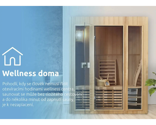 Drevená sauna s presklenými dverami do interiéru