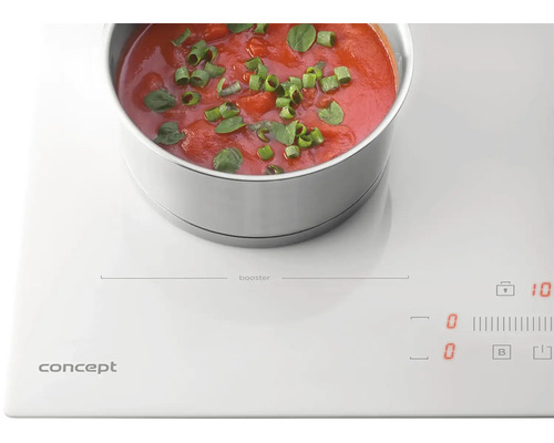 Biela indukčná varná doska s hrncom a paradajkovou omáčkou