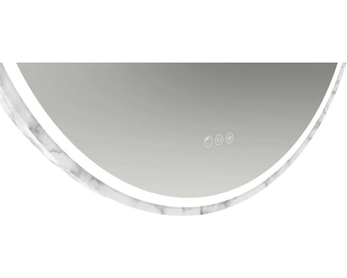 Detail okrúhleho zrkadla s mramorovým rámom a ovládacím panelom