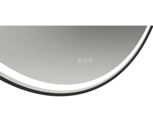 Detailný pohľad na okrúhle zrkadlo so svetlom a ovládacím panelom