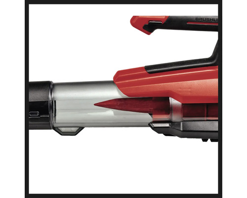 Detailný záber fúkača lístia