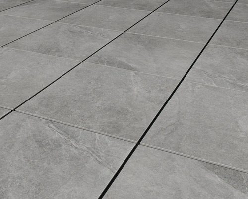 Sivé podlahové dlaždice vo vzore dlaždíc