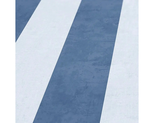 Detail tapety s pruhovaným vzorom