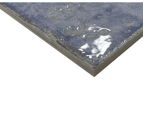 Detailný pohľad na keramickú dlaždicu