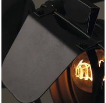 Detailný záber čiernej lampy so žiarovkou