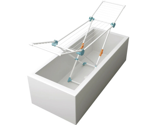 Kovový sušiak na bielizeň do vane