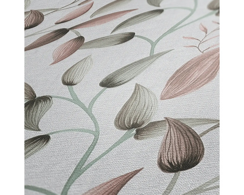 Detail štruktúrovanej tapety s listovým vzorom