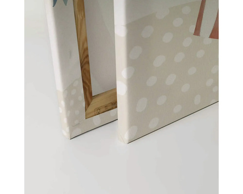 Detail dvoch plátien s dreveným rámom