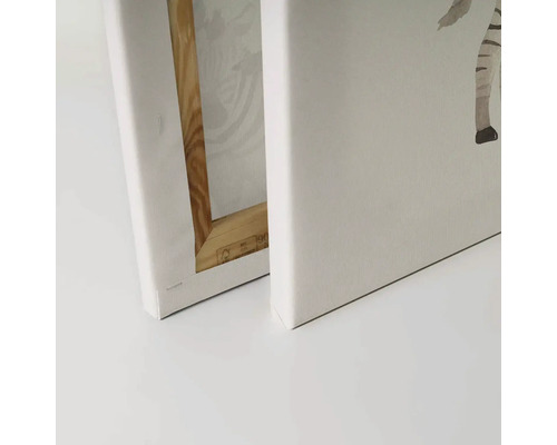 Detail dvoch plátien s dreveným rámom