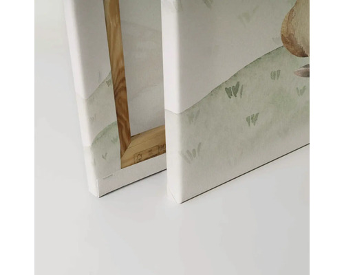 Detail dvoch plátien s dreveným rámom