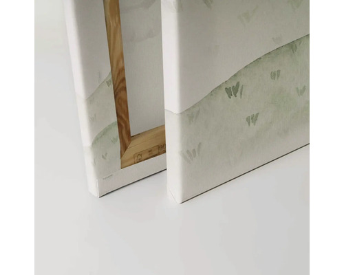 Detailný záber dvoch obrazov na plátne s dreveným rámom