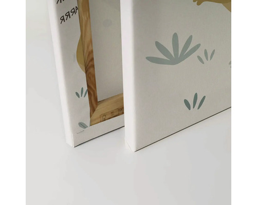 Detail dvoch plátien s rastlinnými motívmi a drevenými rámami