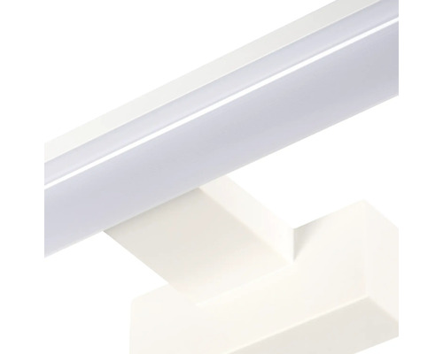 Detail bieleho LED svietidla s držiakom