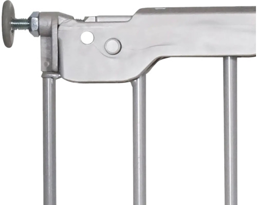 Detailný pohľad na kovovú zábranu na schody