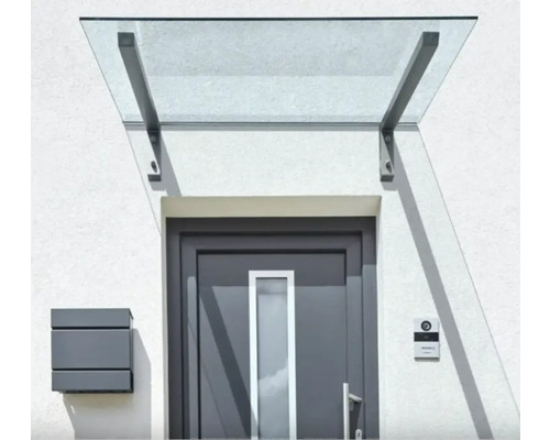 Vchodové dvere so sklenenou strieškou a poštovou schránkou