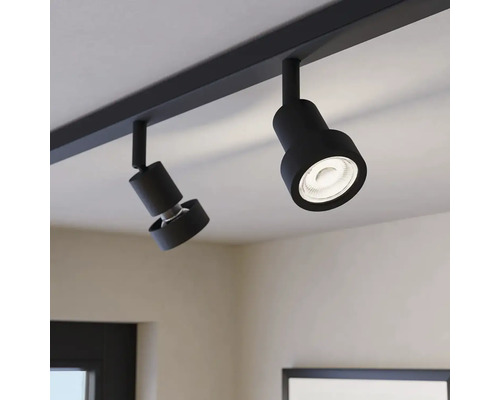 Stropné svietidlo s dvoma reflektormi na lište