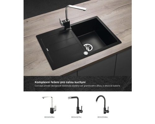 Čierny drez s odkvapkávacou plochou a vodovodnou batériou na pracovnej doske