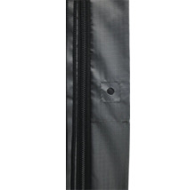 Detailný pohľad na zips s vystuženou tkaninou a očkom