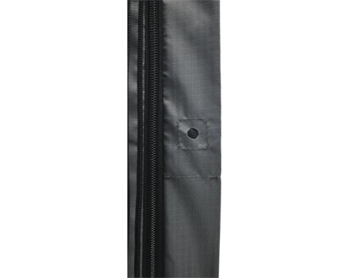 Detailný pohľad na zips s vystuženou tkaninou a očkom