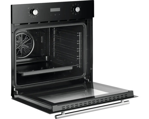 Čierna vstavaná rúra s otvorenými dverami, vrátane plechu na pečenie a ventilátora.
