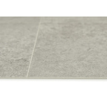 Detail vinylových podlahových dlaždíc s kamenným vzhľadom