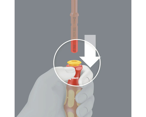 Znázornenie vloženia skrutkovača do držiaka bitov od spoločnosti Wera