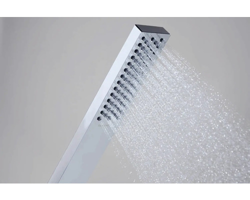 Štvorcová sprchová hlavica s prúdom vody