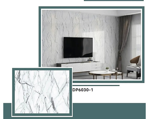 Obývacia izba s nástennými panelmi v mramorovom vzhľade