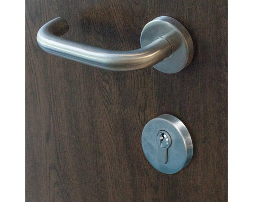 Kovanie dverí s kľučkou a vložkou zámku