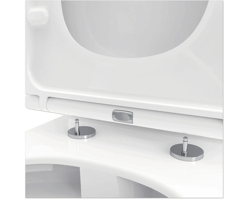 Detailný pohľad na WC sedadlo s automatickým sklápaním a upevnením