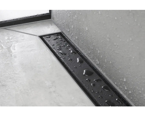 Kúpeľňa so sprchovým žľabom s odtokom vody