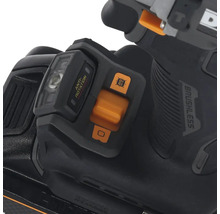 Detail akumulátorovej klincovačky Dewalt s LED svetlom a funkciou proti otáčaniu