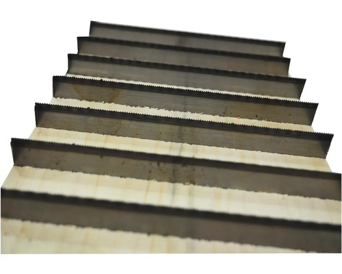 Detail pílového pásu so zubami