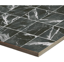 Detail čiernej dlaždice s mramorovým vzorom