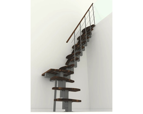 Izbový pohľad na schodisko s oceľovým zábradlím a drevenými stupňami.