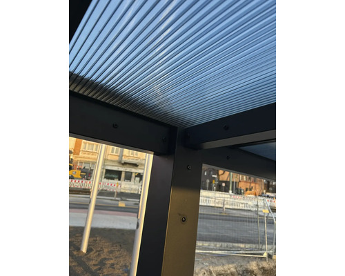 Detailný pohľad na terasovú strechu s podkonštrukciou