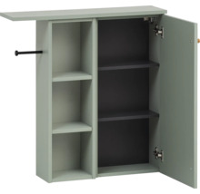 Otvorená nástenná skrinka s policami a držiakom na uteráky