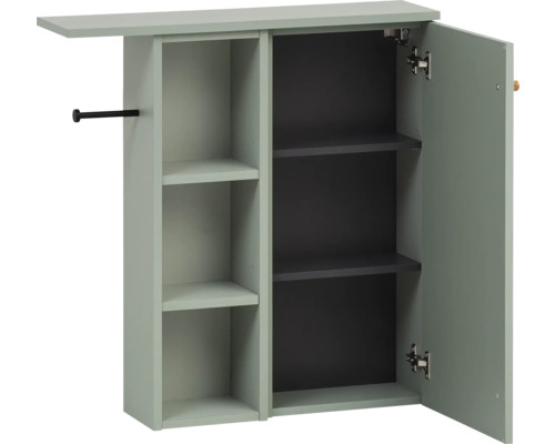 Otvorená nástenná skrinka s policami a držiakom na uteráky