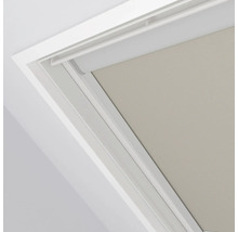 Strešná roleta v ráme strešného okna