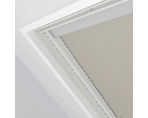 Strešná roleta v ráme strešného okna